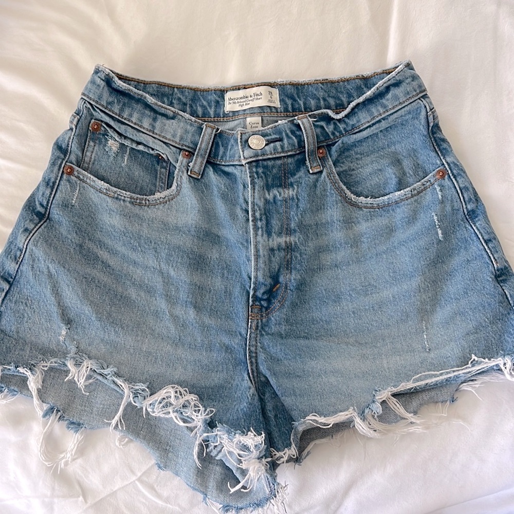 Abercrombie High Waisted 90s relaxed shorts